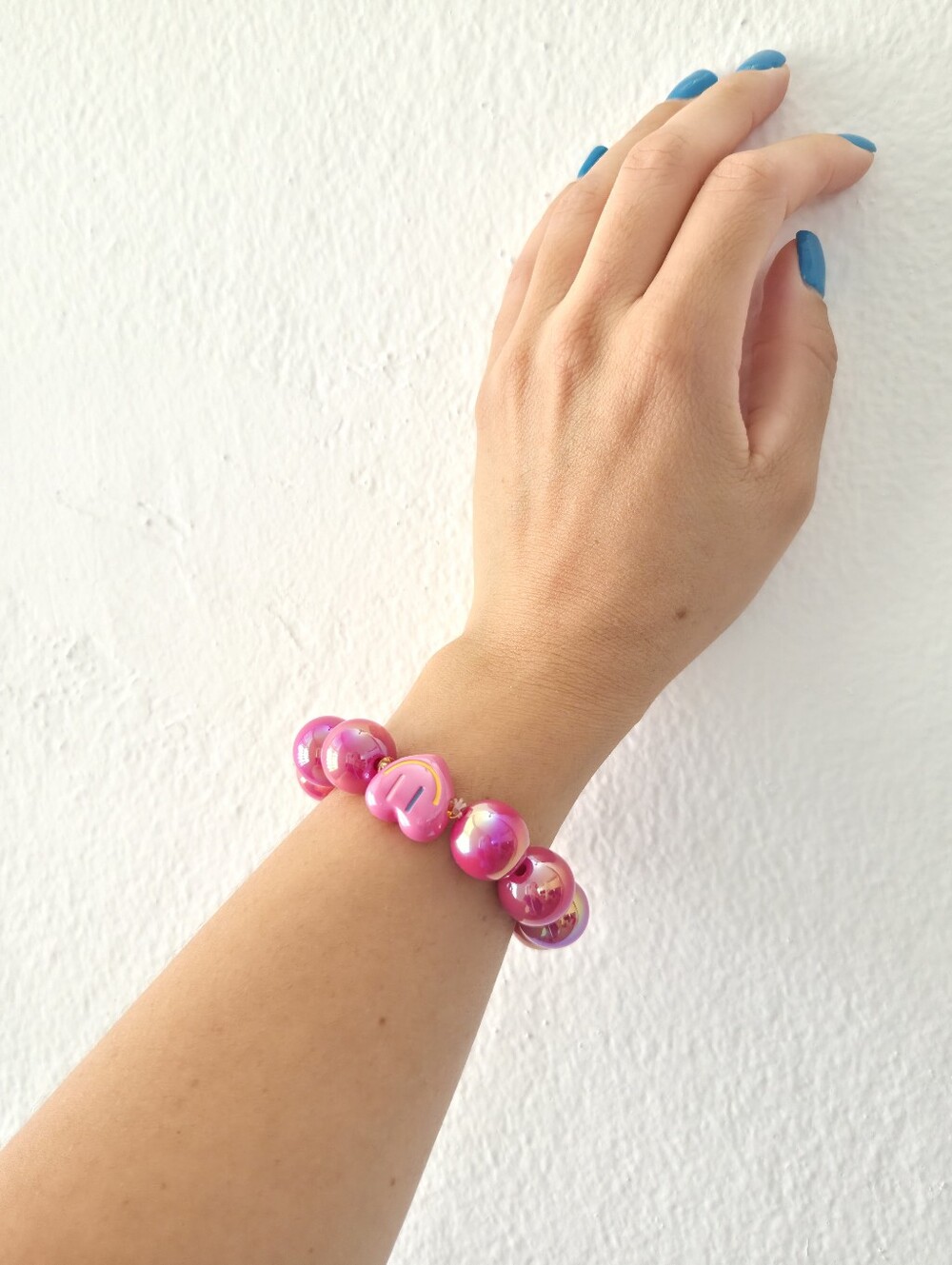 Chunky Hot Pink Iridescent Beaded Bracelet Heart Smile Charm Stretch - Picture 6 of 12
